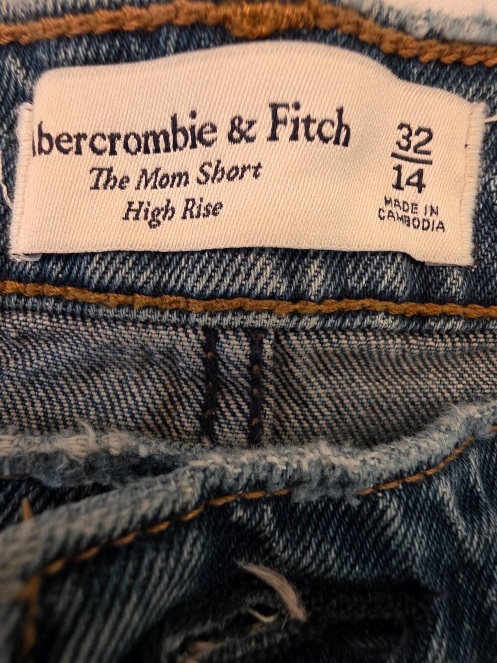 Abercrombie & Fitch "The Mom Short" High Rise, Size 32/14 - Picture 6 of 8